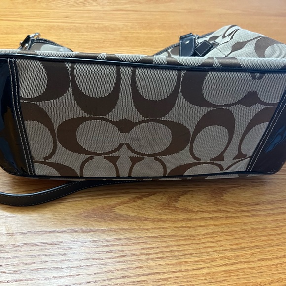 Coach Gallery Tote In Signature Canvas. Gently used in Great Condition. - Picture 4 of 10